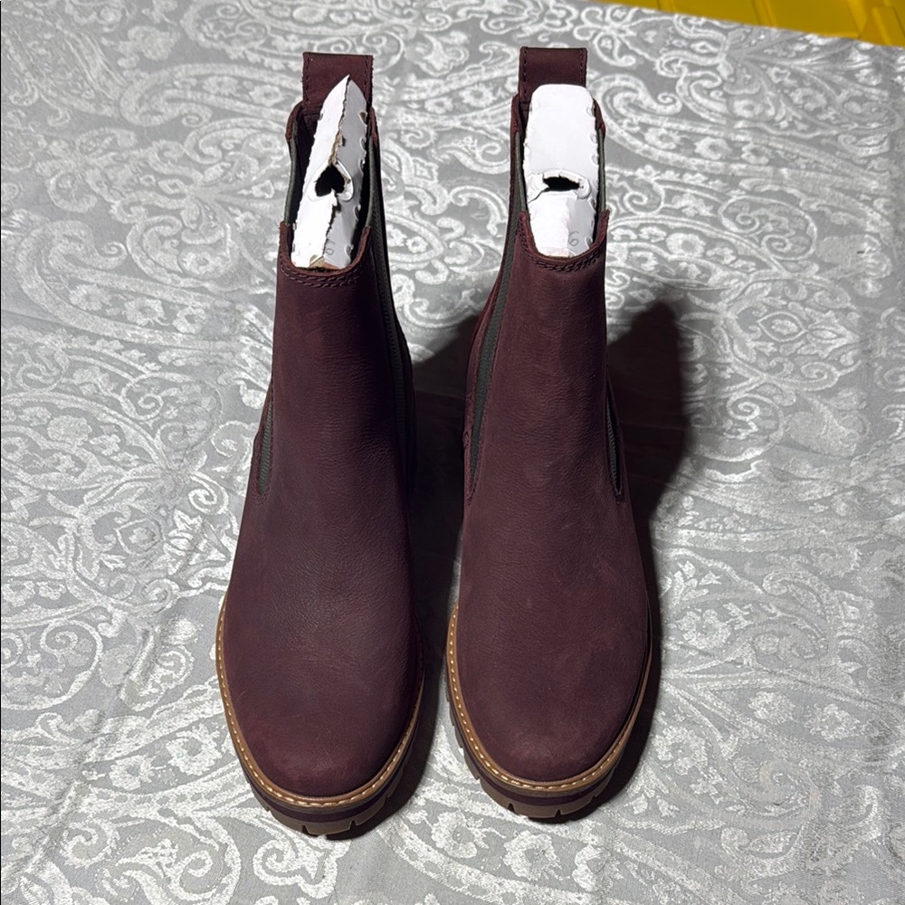 Timberland Brown Boots with Elastic Panels and Rubber Sole